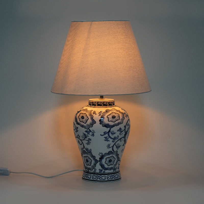 Ny kinesisk stil blå og hvid porcelæn bordlampe