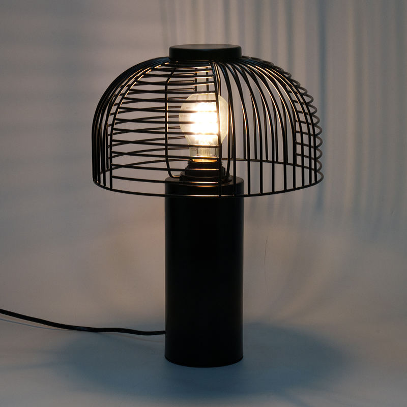 Sort fuglebur smedejern bordlampe