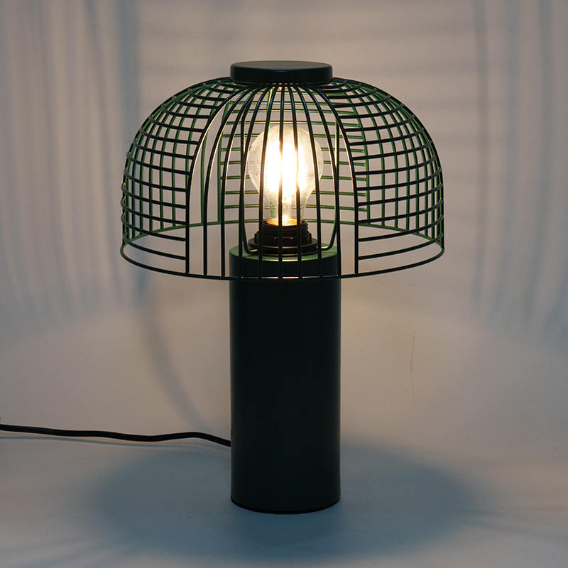 Sort fuglebur smedejern bordlampe