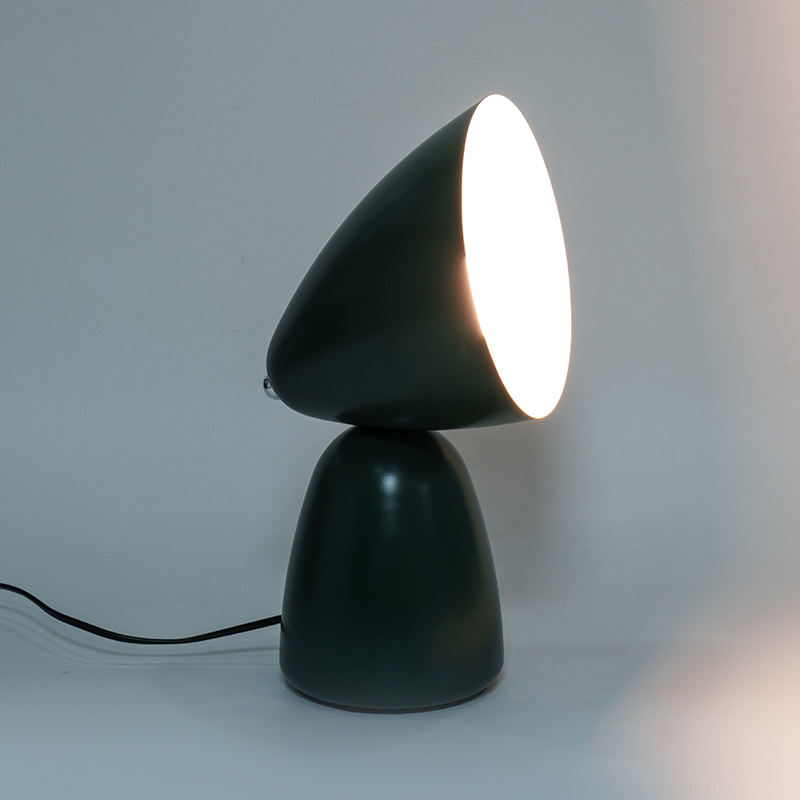 Enkel retro metalbord lampe