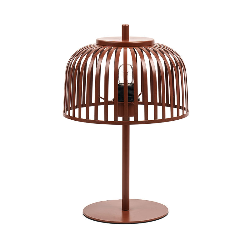 Nordisk jerndekorativ bordlampe
