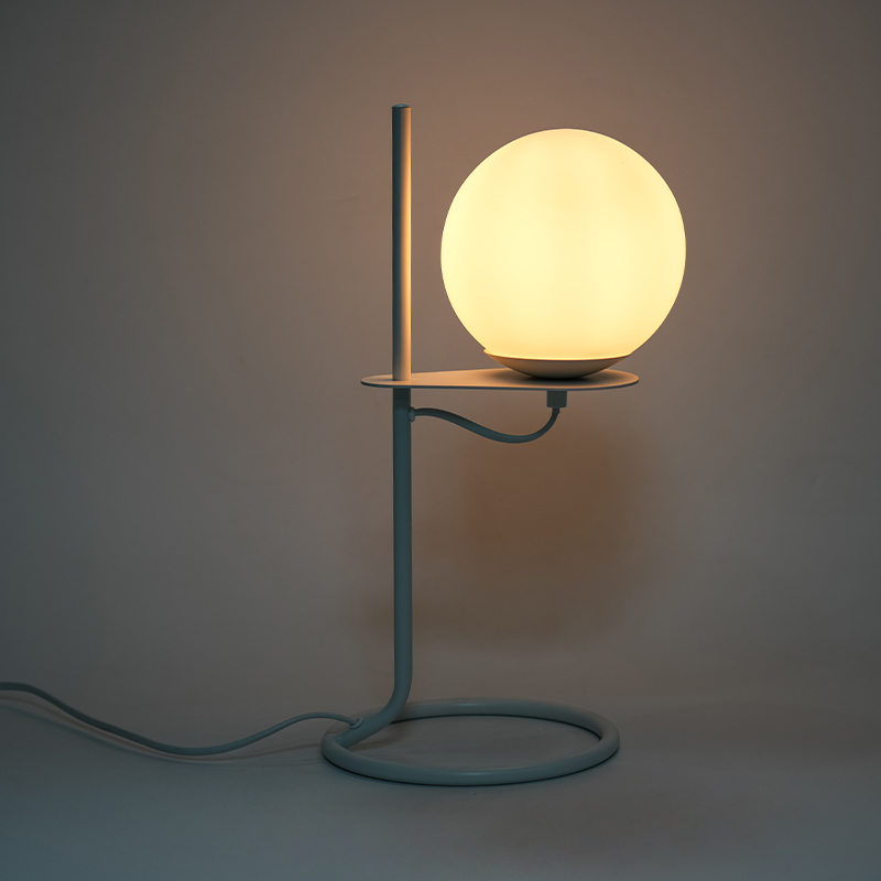 Enkel glasboldbord lampe