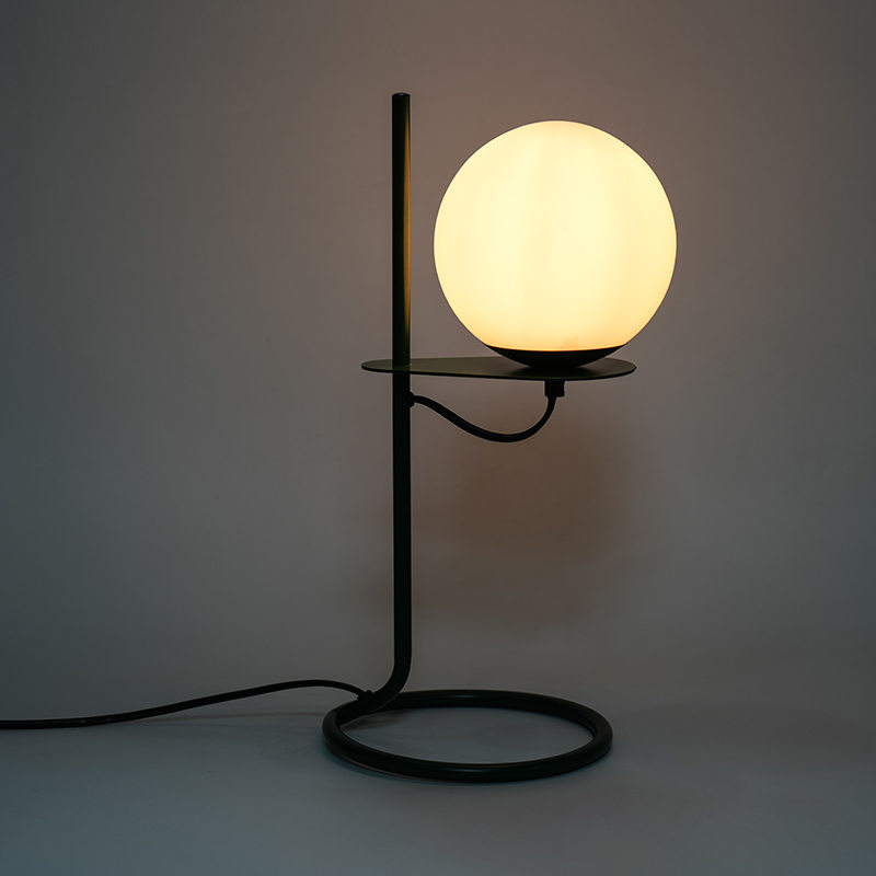 Enkel glasboldbord lampe