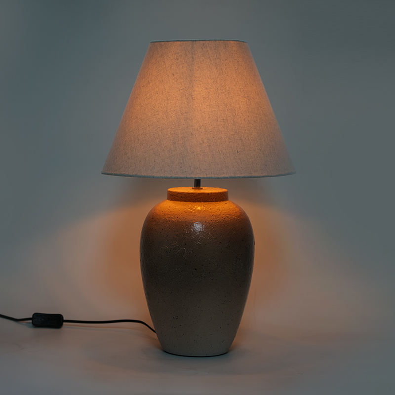 Retro nostalgisk farvekeramisk bordlampe