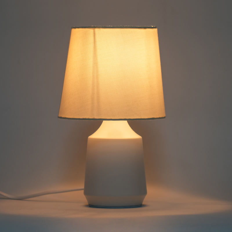 Enkel metalbordlampe
