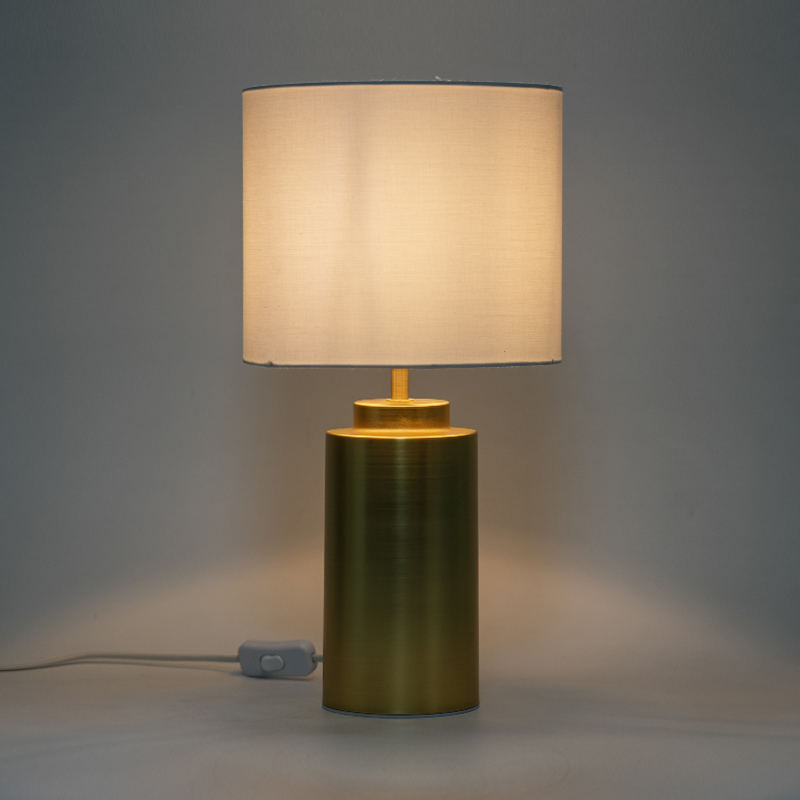 Enkel og elegant metalbordlampe