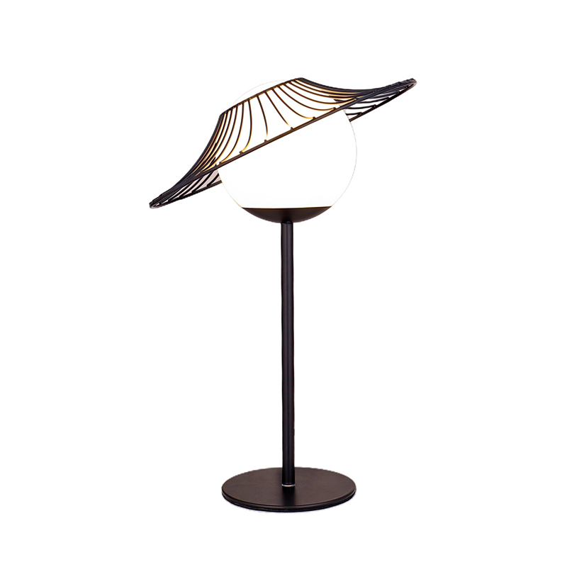 Hatformet bordlampe
