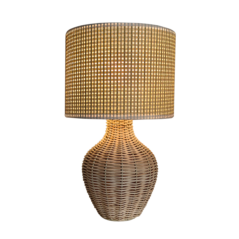 Ancient Rattan Table Lamp i Homestay