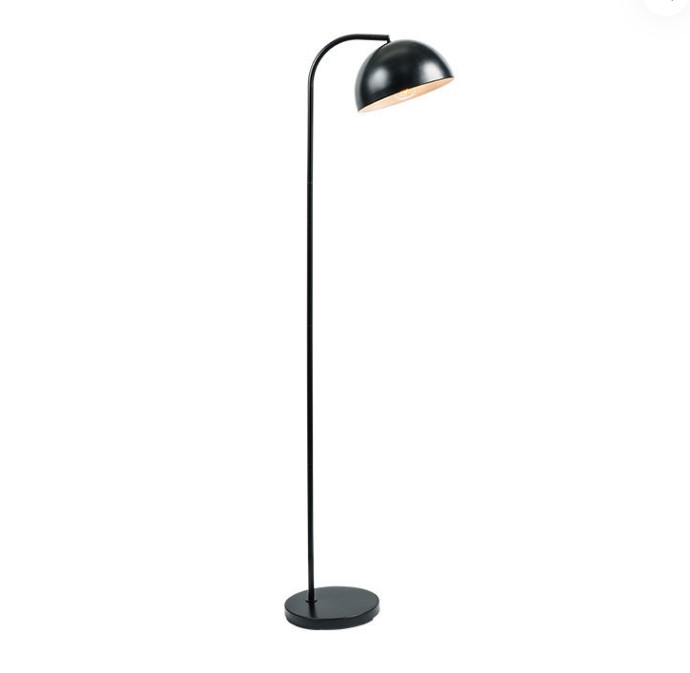Hvilke forholdsregler skal tages ved installation og placering af en gulvlampe?