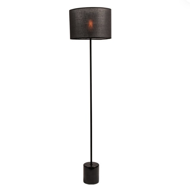 Hvordan skjuler man ledningerne til en gulvlampe?